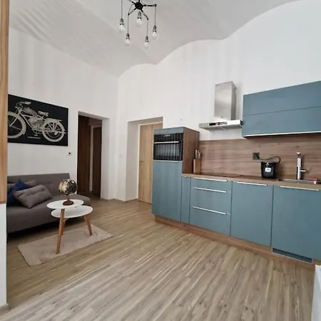 Bytecek Ve Dvore Apartment